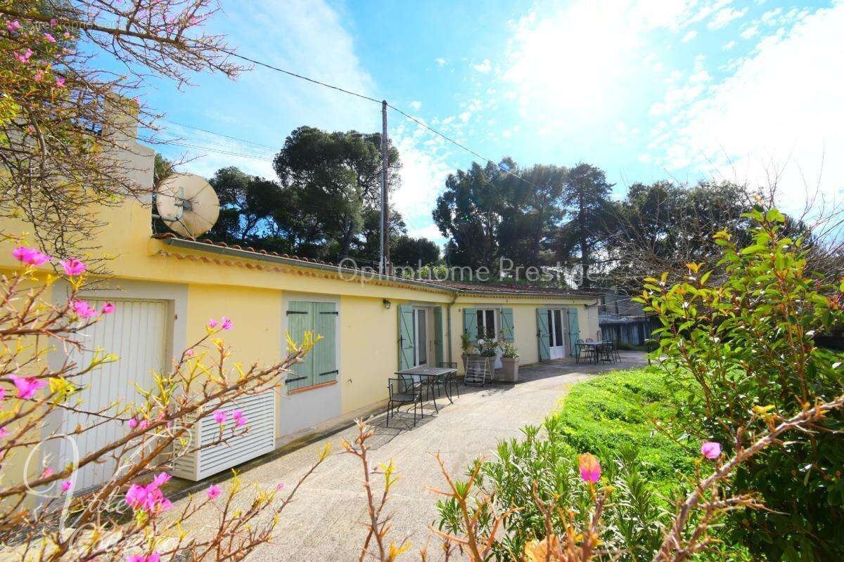 LE PRADET – LES OURSINIÈRES  Propriété 320 m² – 5 logements indépendants – Terrain 3 048 m² – Proche mer - photo 4