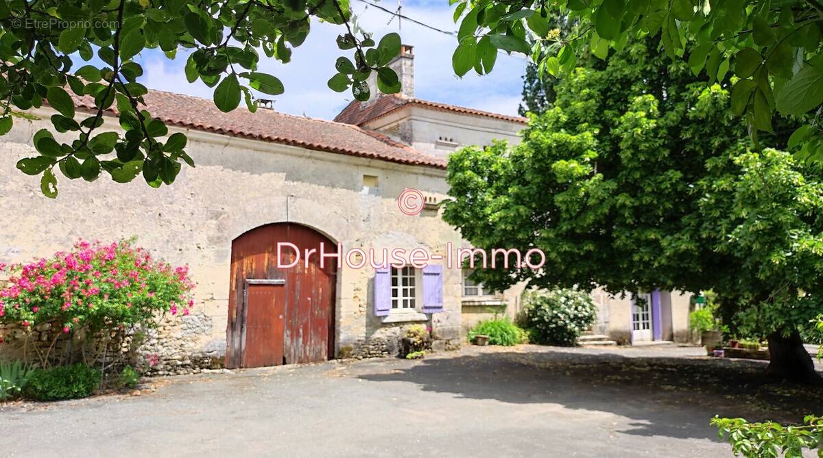 Maison à LA TOUR-BLANCHE