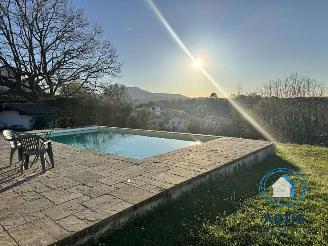 Maison à SAINT-PEE-SUR-NIVELLE