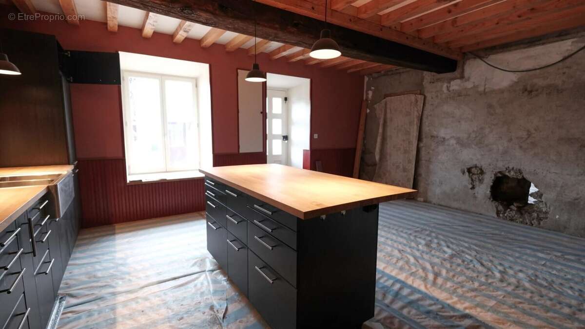 Maison à ROUSSILLON-EN-MORVAN