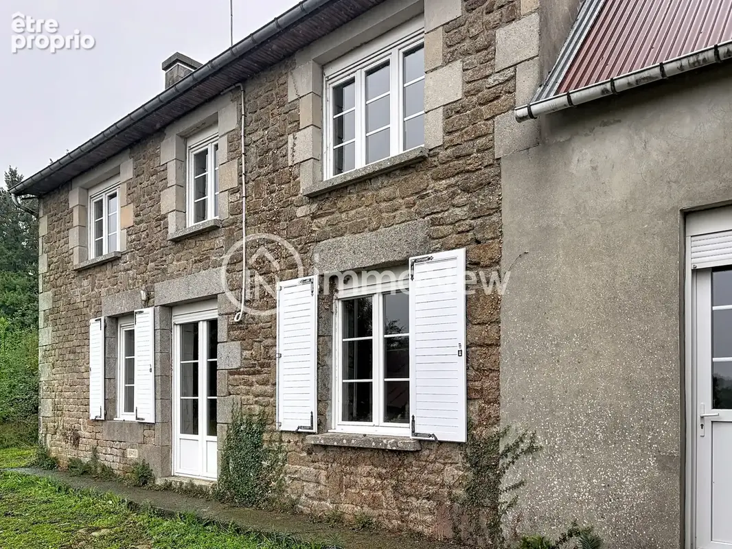 Maison à SAINT-CHRISTOPHE-DE-CHAULIEU