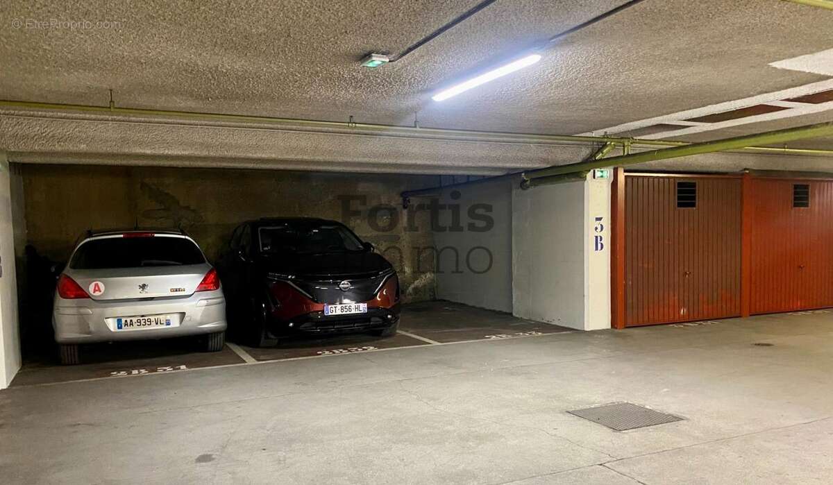 Parking à PARIS-3E