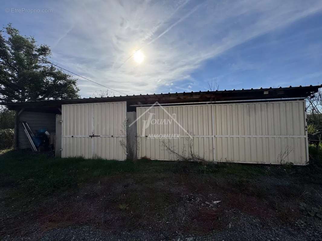 Maison à PARAY-LE-FRESIL