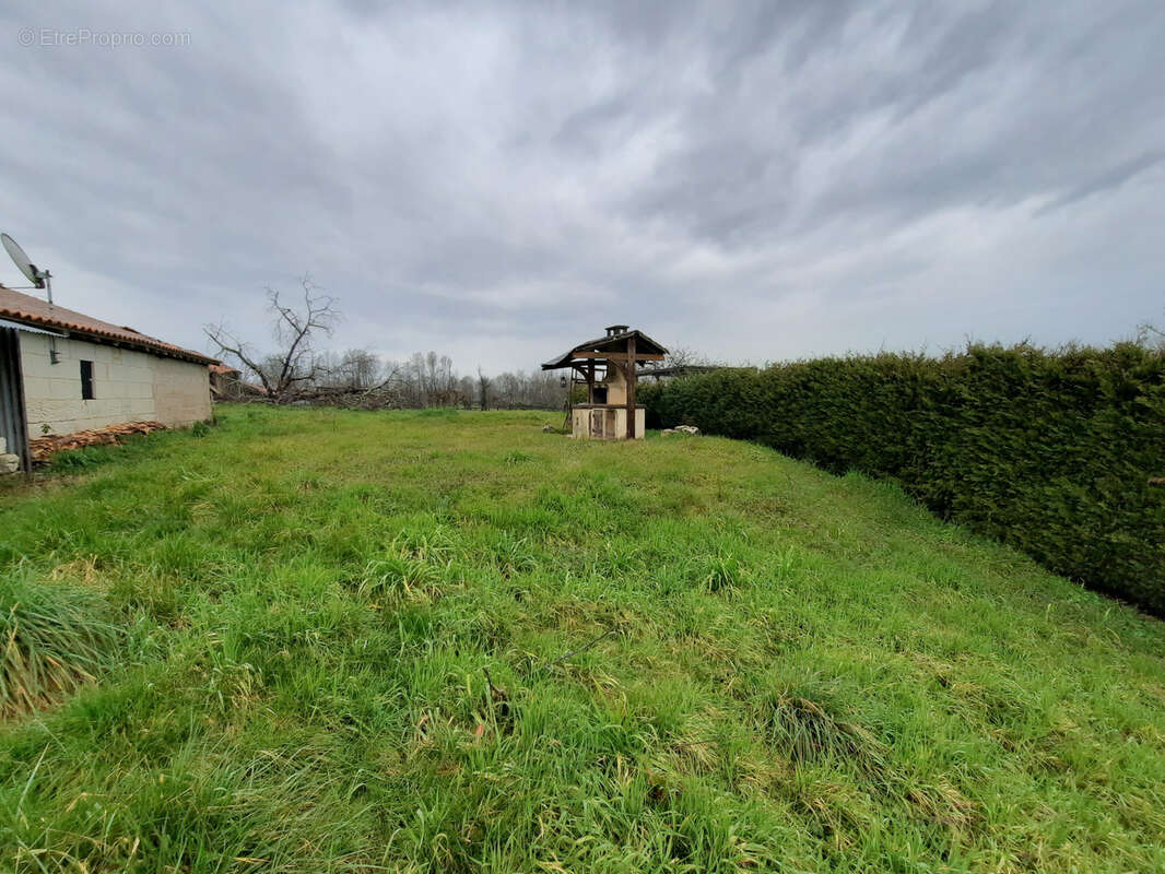 Maison à LA ROCHE-CHALAIS