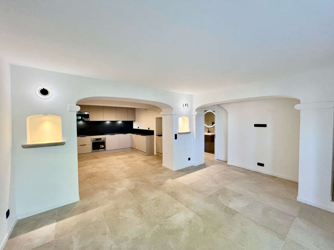 Appartement à SAINT-LAURENT-DU-VAR