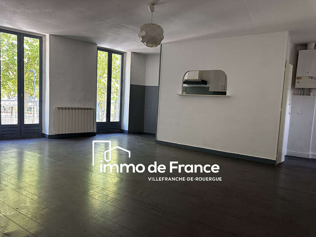 Immeuble 620 m² avec bar brasserie vendu avec licence IV,  cuisine, matériel et mobilier,, emplacement n°1 avec appartement de f - photo 10