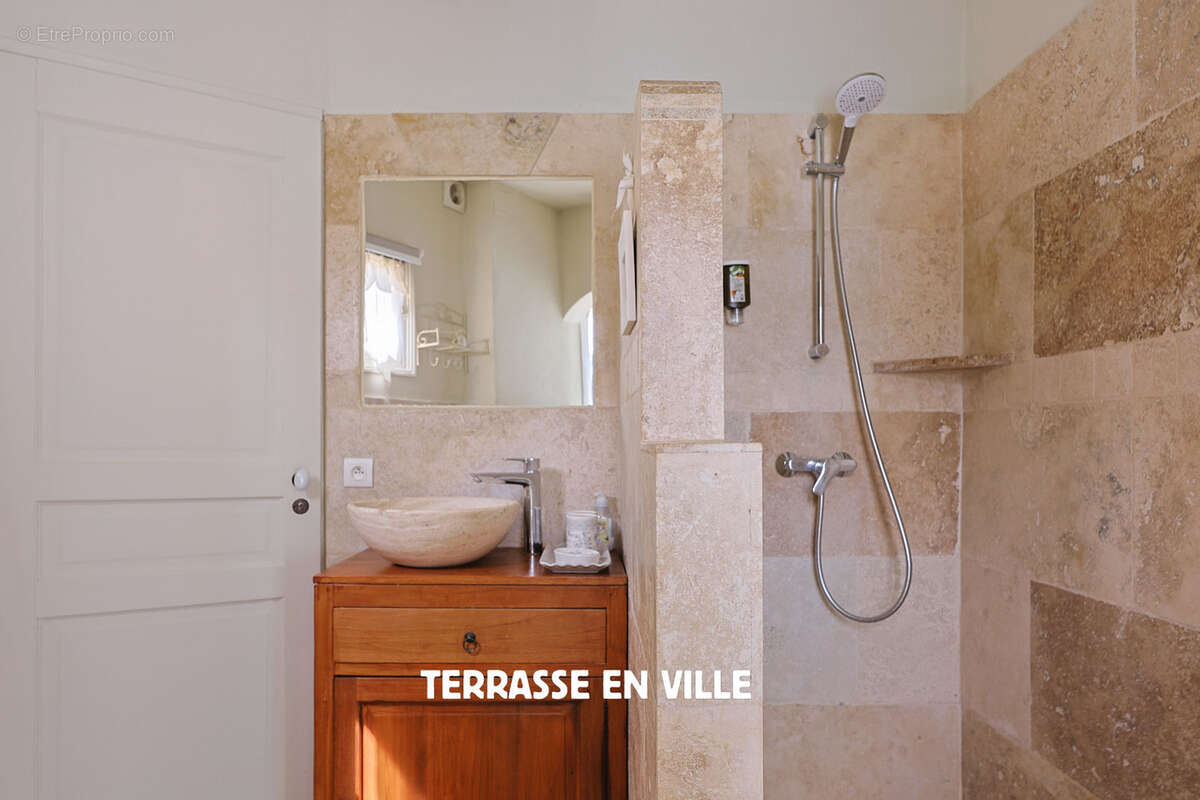 Appartement à EVENOS