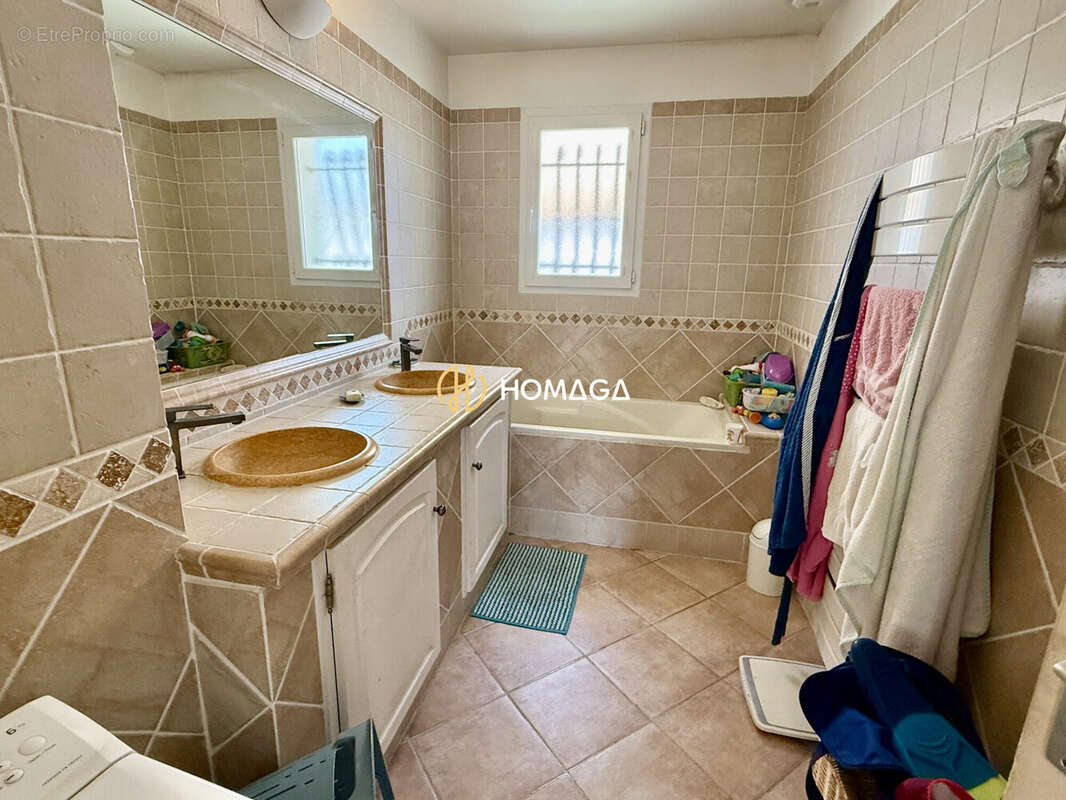 SDB - Maison à VITROLLES