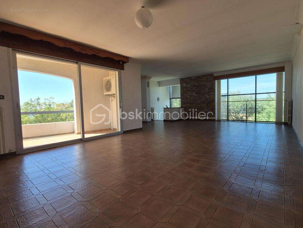 Villa d’architecte – Vue Étang de Thau – 310 m² + logement indépendant – Terrain 1 000 m² - photo 6