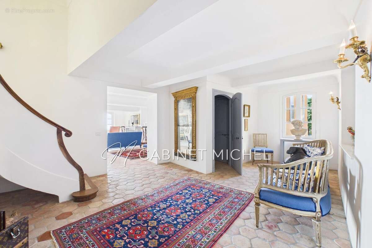 Maison 326 m² à Chateauneuf-Grasse  - photo 2