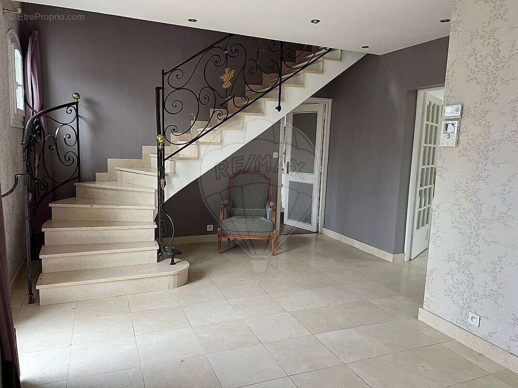 Maison à SAINT-ETIENNE-DU-ROUVRAY