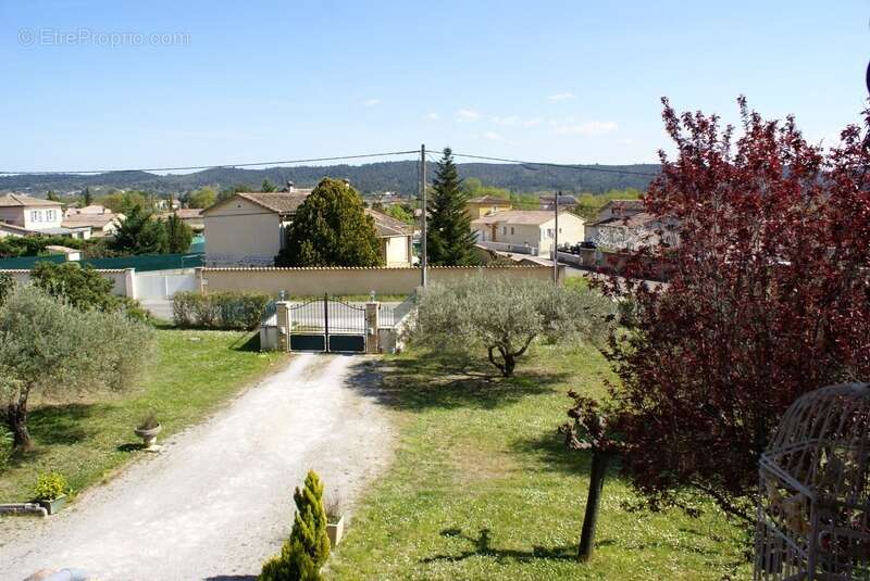 Maison à SAINT-JULIEN-LES-ROSIERS
