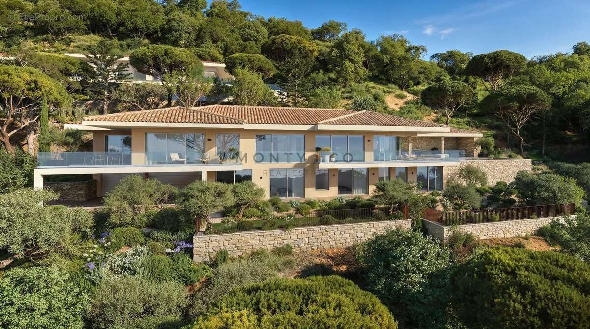 Vente villa 5 chambres vue mer dans un domaine privé a Grimaud - photo 2