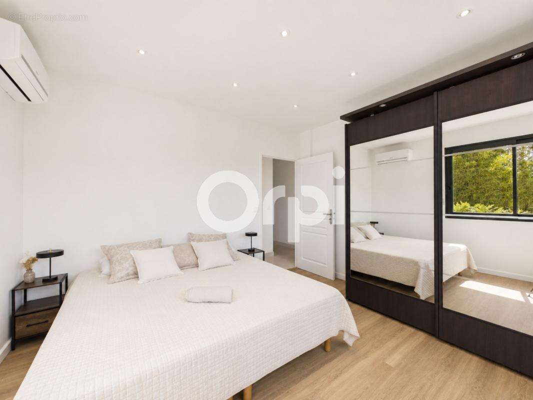Maison individuelle - les adrets - vue mer - renovee - photo 10