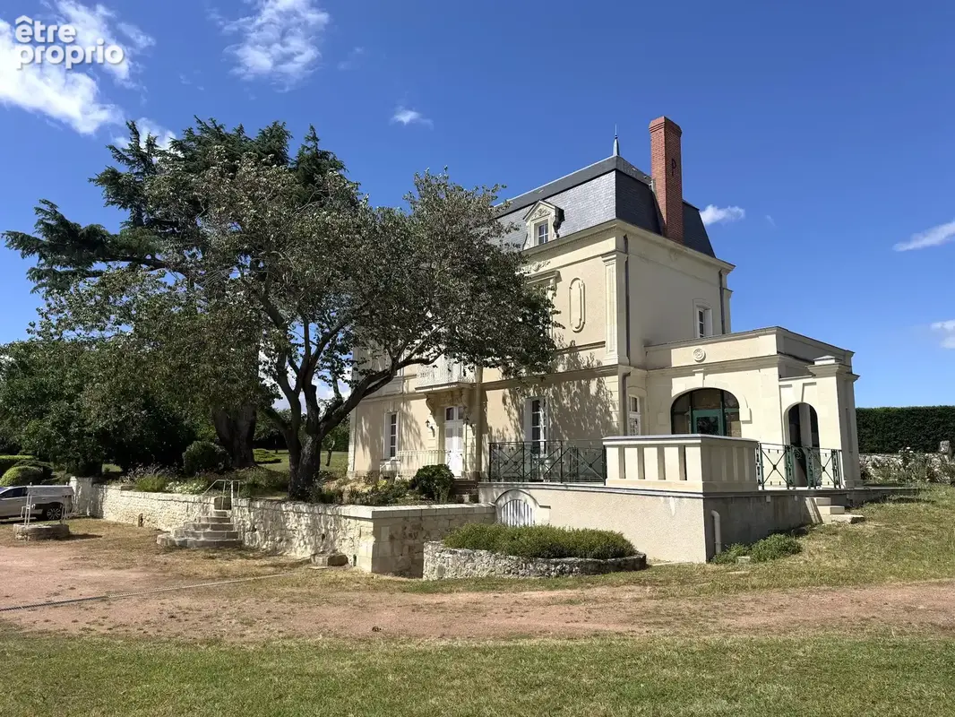 Élégante maison de maitre 19e avec dépendances et jardin dans la région de Saumur - photo 4
