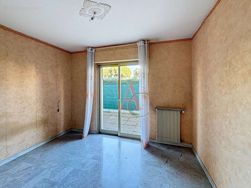 Appartement à SAINT-LAURENT-DU-VAR