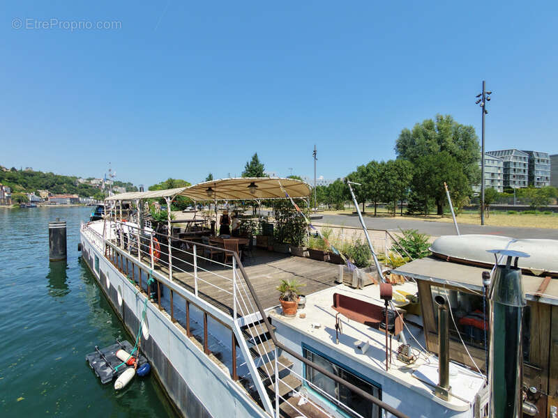 A 15 mn de Perrache - Au calme - Péniche habitation + studio / 170 m² avec vue exceptionnelle - photo 2