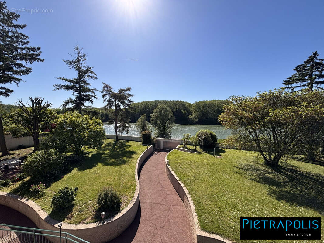 Maison à MONTMERLE-SUR-SAONE