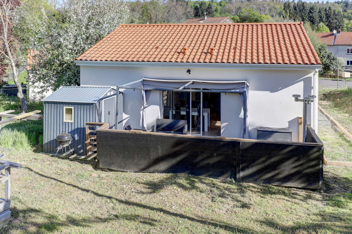 Maison à SAINT-GENES-CHAMPANELLE