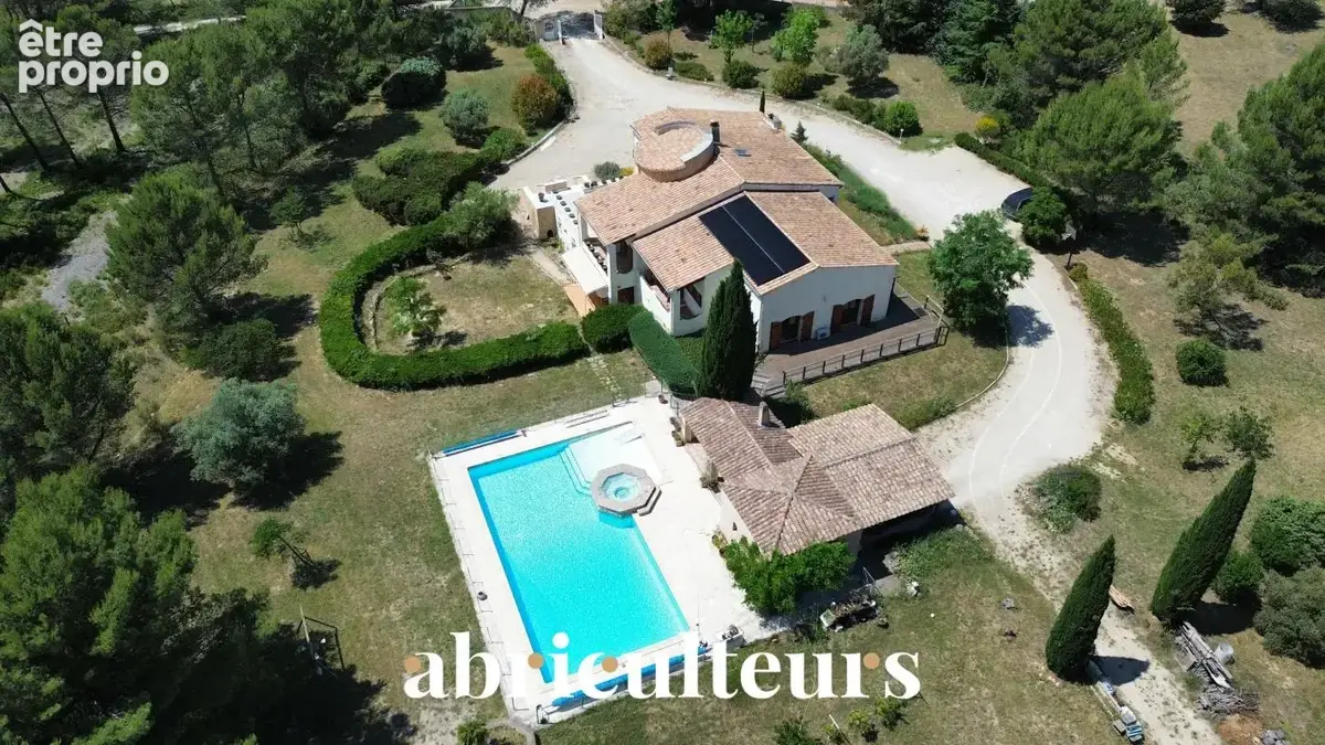 Propriété de 308 m² sur 1 hectare — 8 pièces — Lambesc (13410) - photo 1