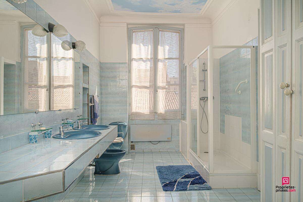 Appartement à MARSEILLE-1E