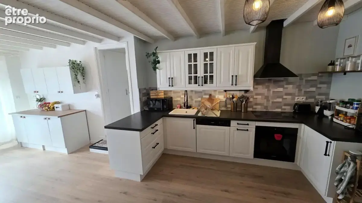 Maison en pierre entièrement rénovée, 173,30 m², six chambres, garage et jardin clos de 994 m² · Rostrenen (22) - photo 7