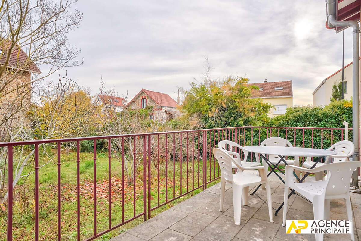 Maison à LE MESNIL-LE-ROI