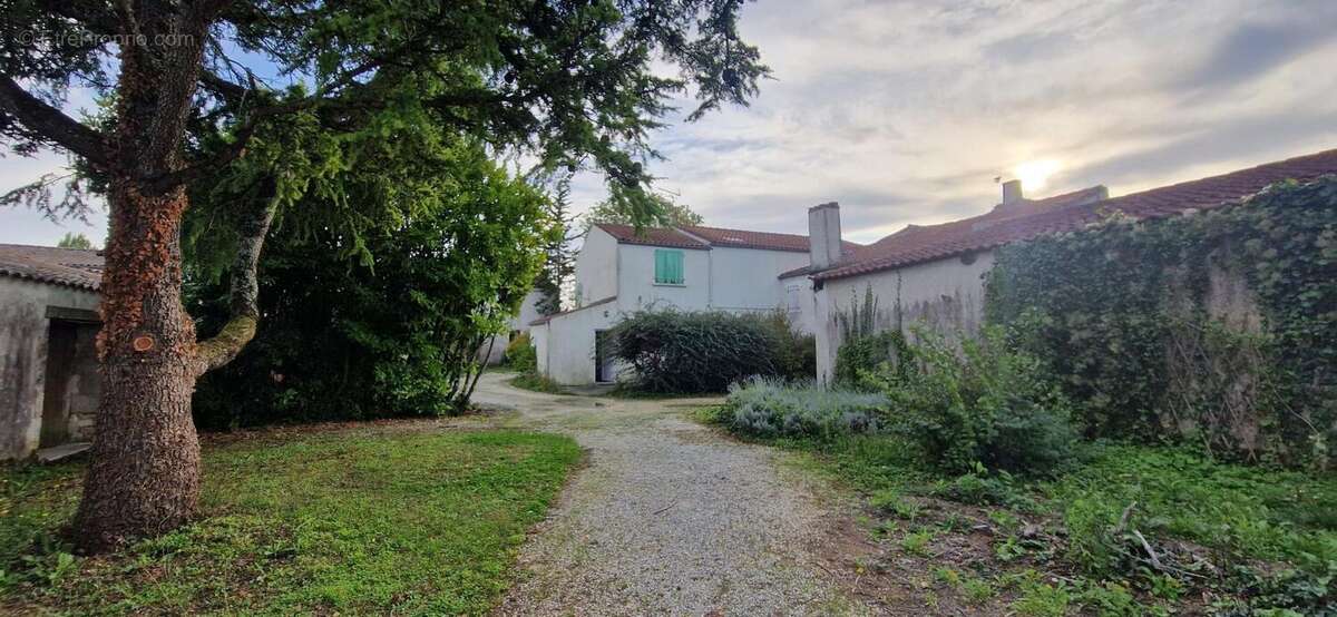 Maison à CROIX-CHAPEAU