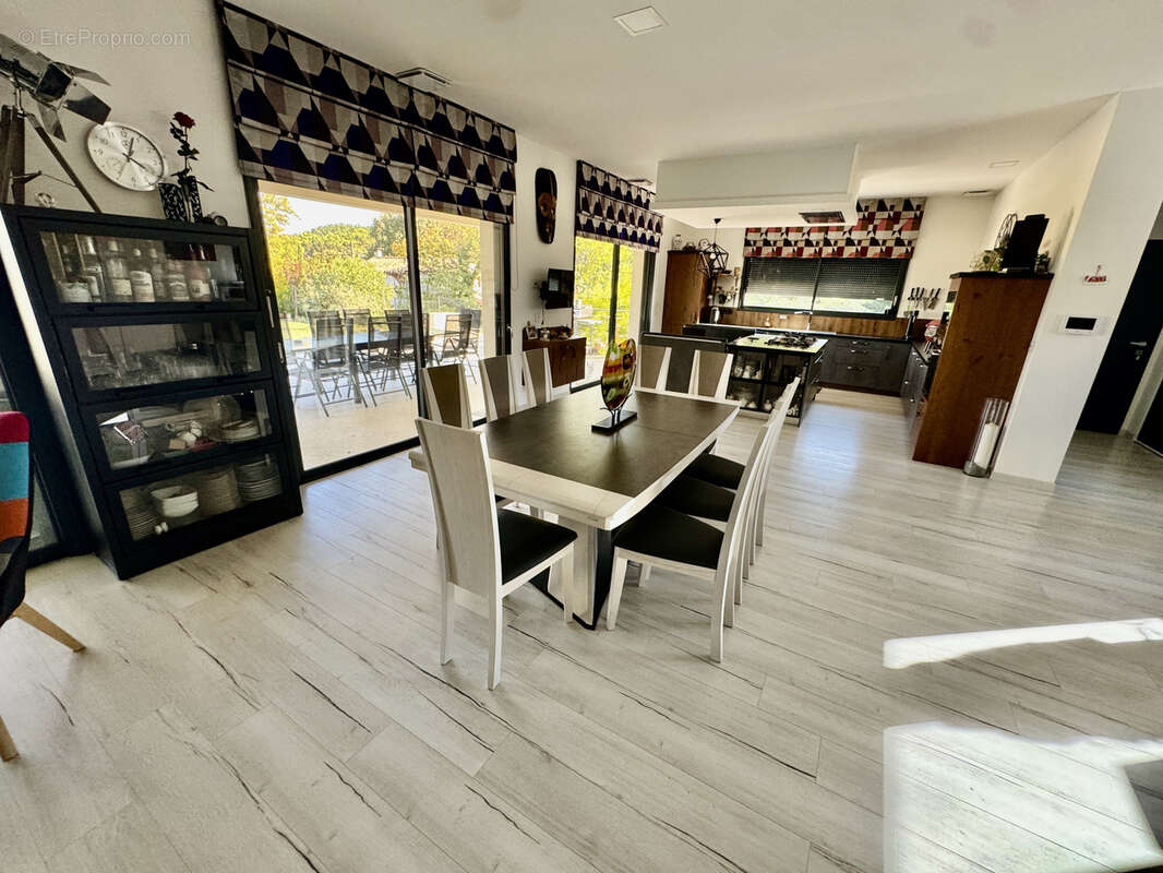 Maison à SAINTE-CECILE-LES-VIGNES