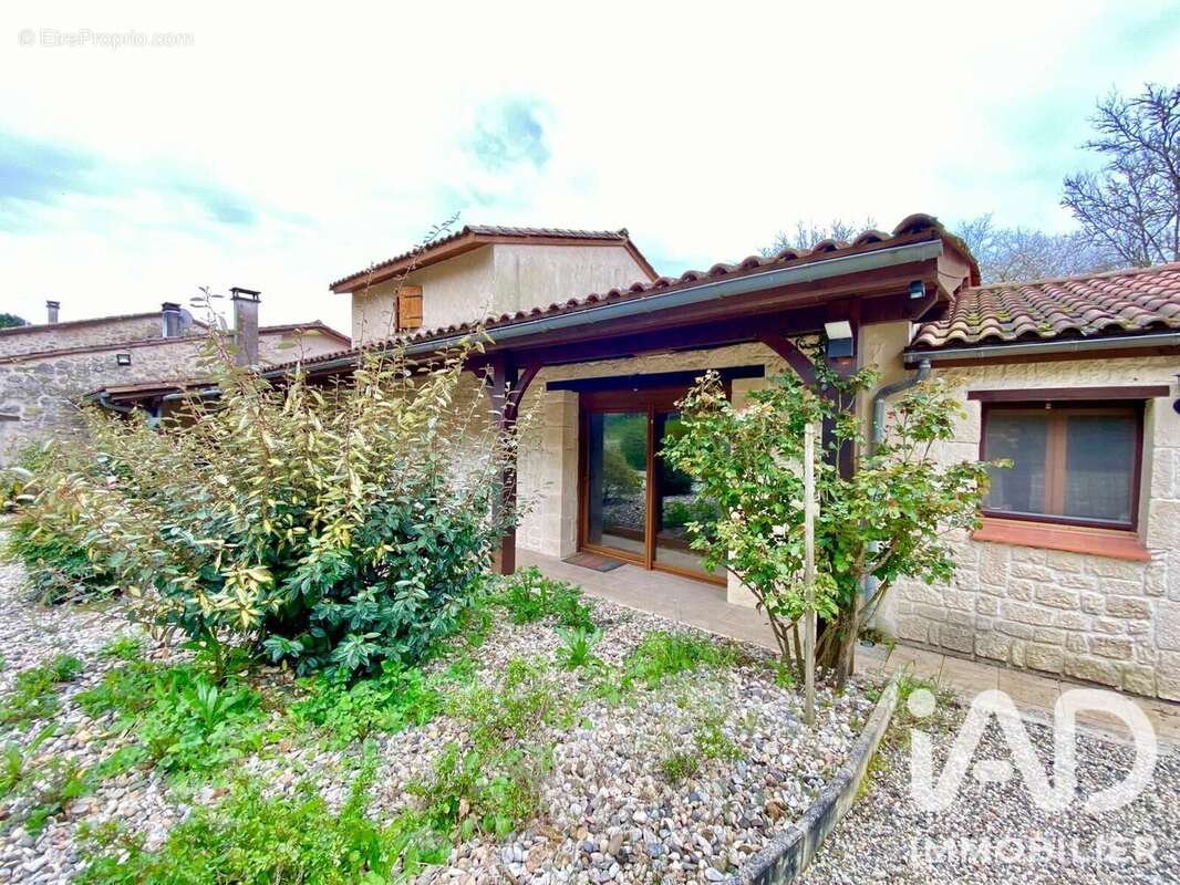 Maison 154 m² à Ambrus  - photo 4