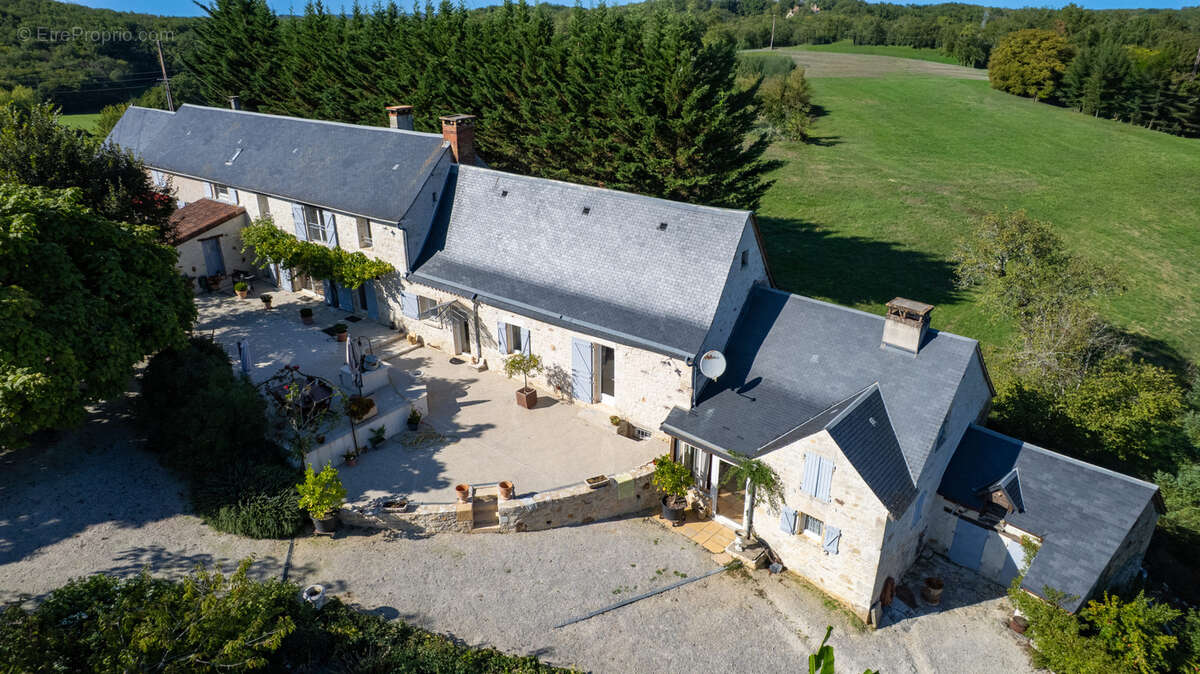 Maison à PEYRILLAC-ET-MILLAC