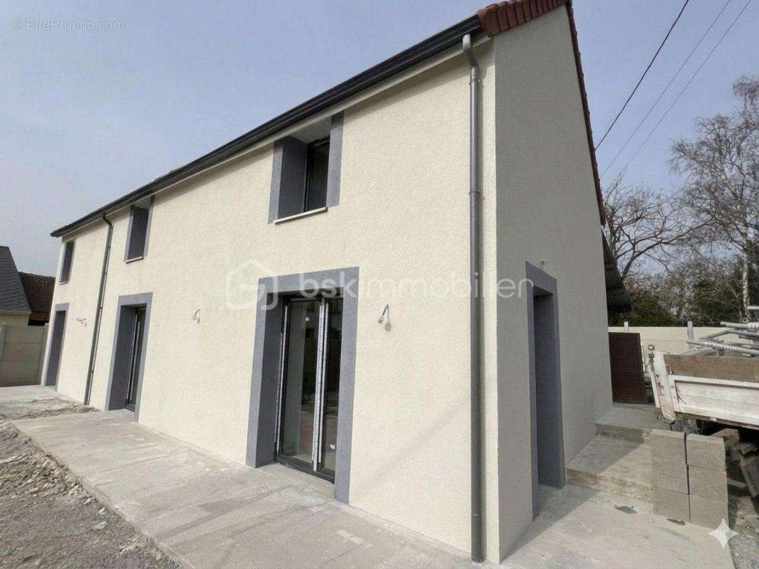 Maison à MEREVILLE