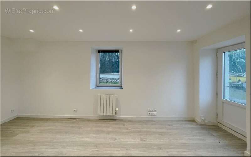 Appartement à PERON