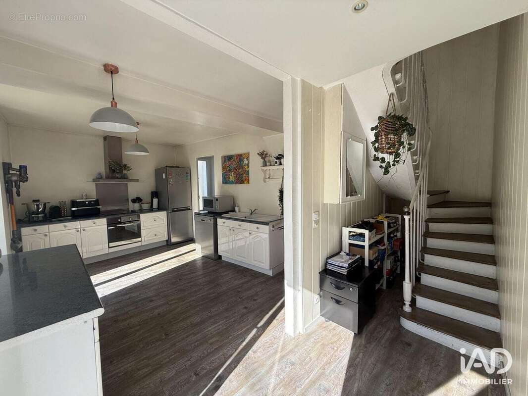 Maison 115 m² à Ville-Saint-Jacques  - photo 5