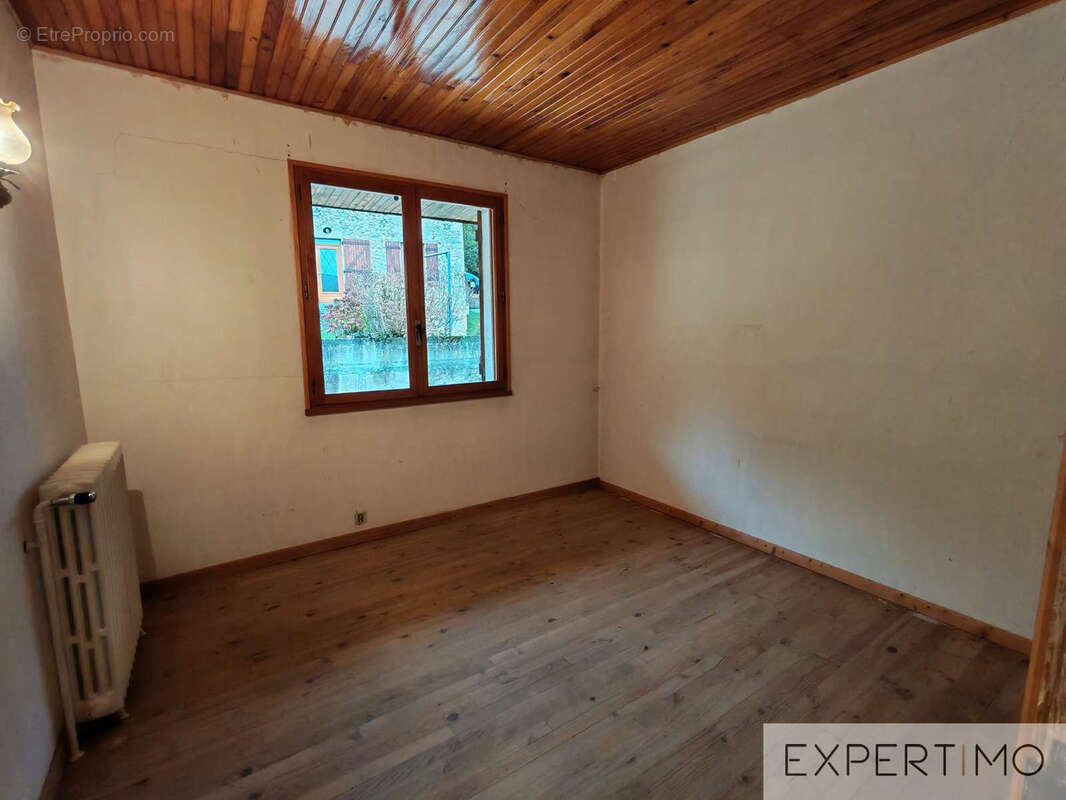 Maison a renover - opportunite rare - grand sous-sol - au calme - vue montagnes - photo 8