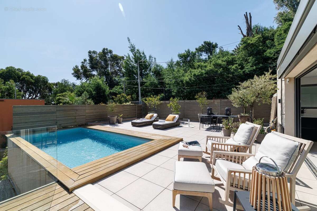 Maison à THEOULE-SUR-MER