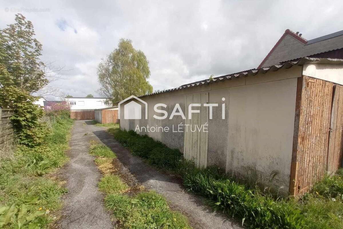 Photo 4 - Parking à CORBIE