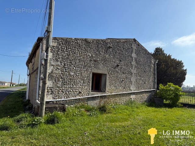 Maison à SAINT-THOMAS-DE-CONAC