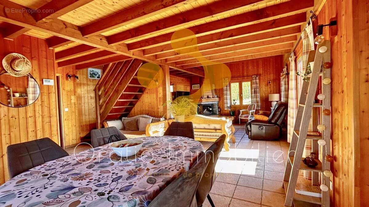 Maison à LA ROCHE-SUR-FORON