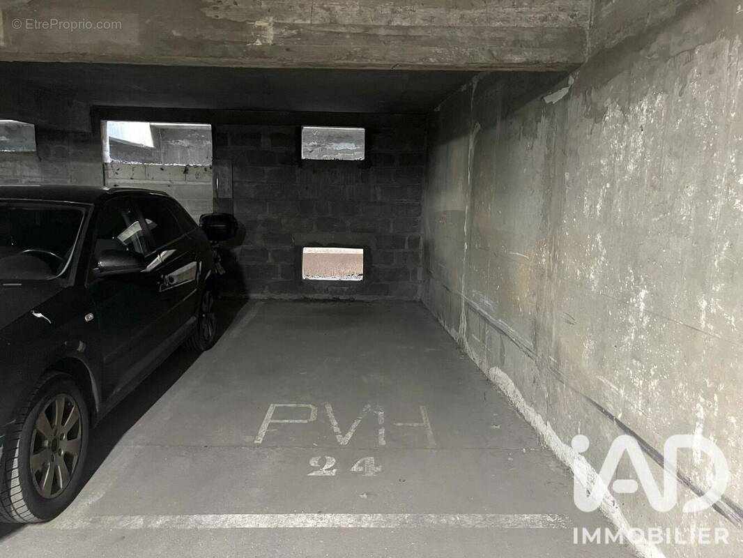 Photo 1 - Parking à PARIS-15E