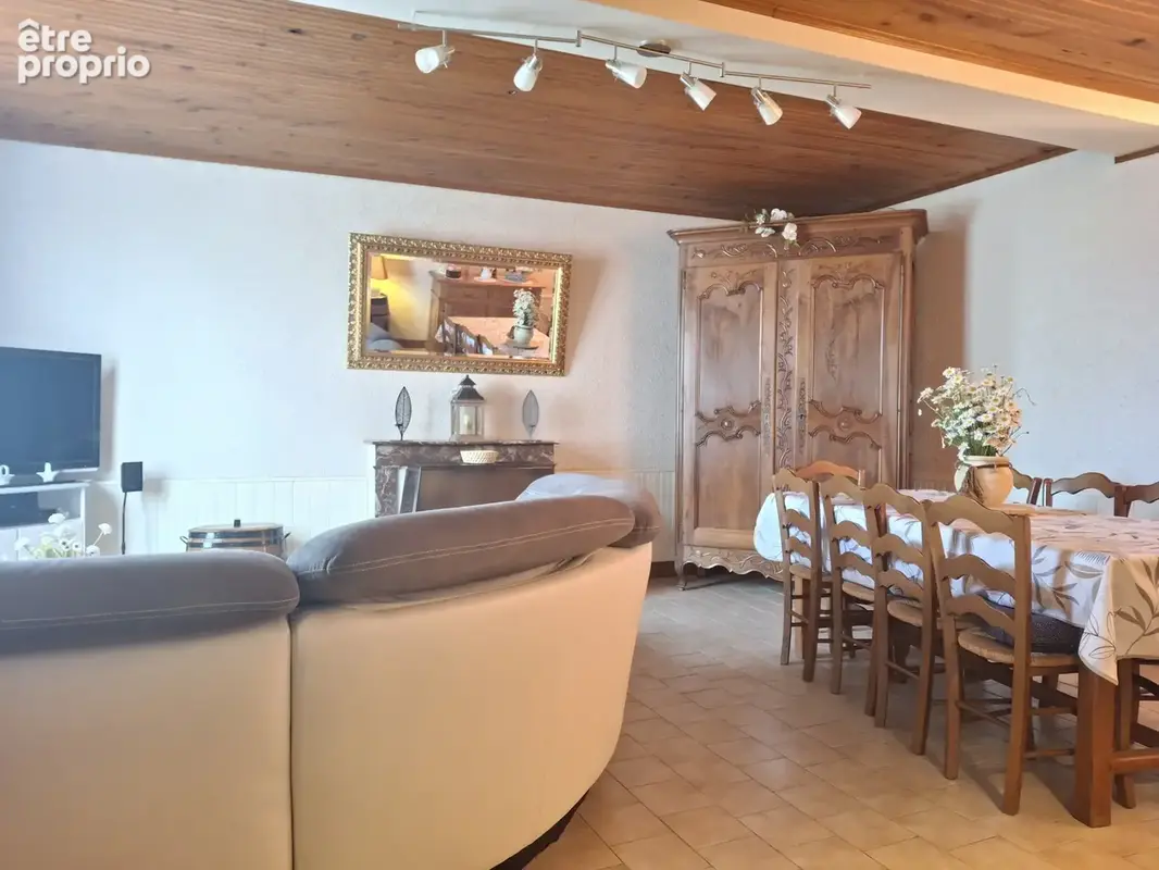 Maison de ville pleine de 137 m2 idéalement située en plein centre d’Allonnes, entre Bourgueil et Saumur,  pro - photo 6