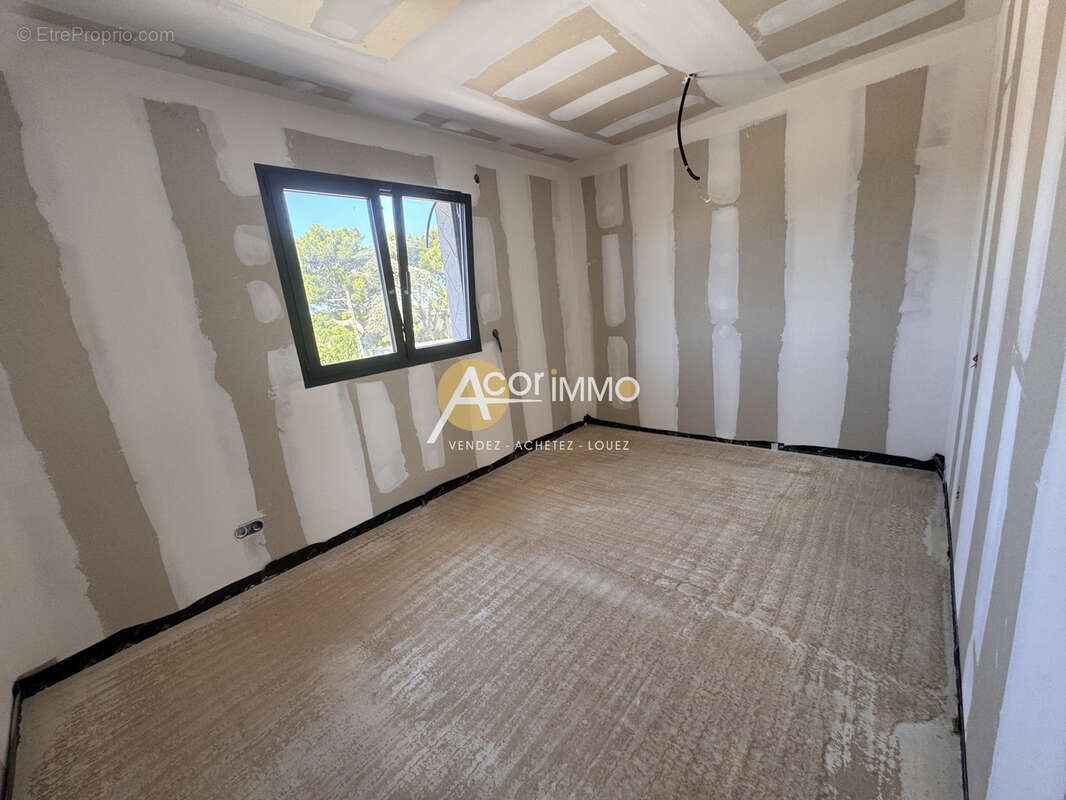 Six Fours les Plages Villa neuve T5  130 m 2  hab avec garage et piscine - photo 6