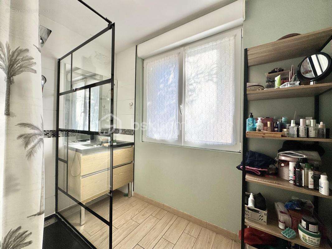 Maison R+1 de 135 M2 sur une parcelle de 413M3 ET Piscine semi enterrée - photo 10