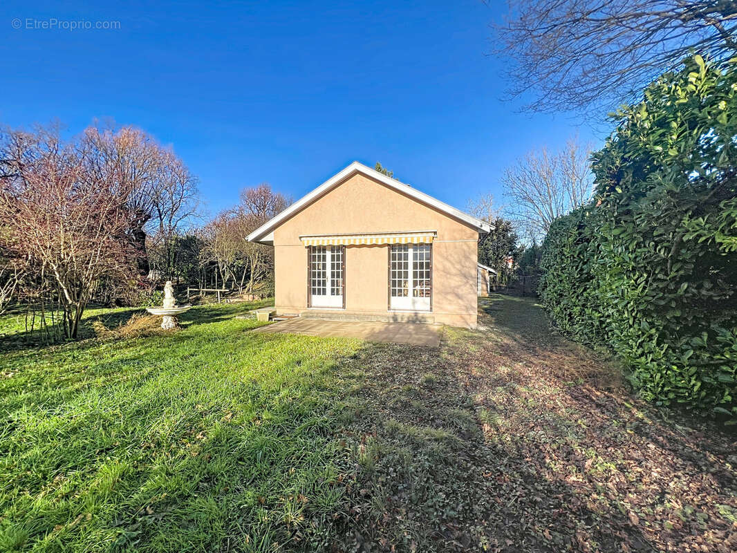 Maison à SAINT-GENIS-LES-OLLIERES
