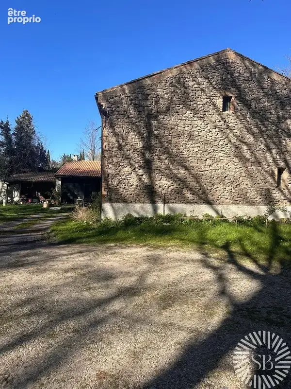 Authentique mas de caractère avec grand jardin et dépendances - photo 17