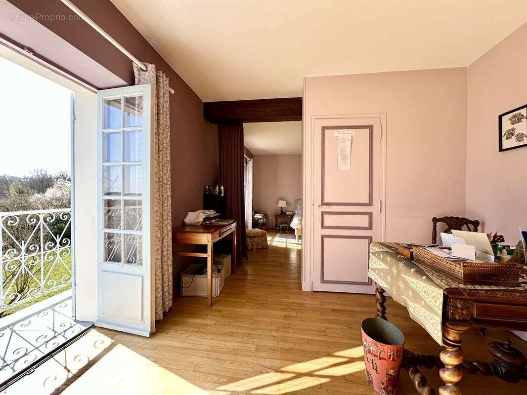 Maison à SAVIGNY-LE-TEMPLE