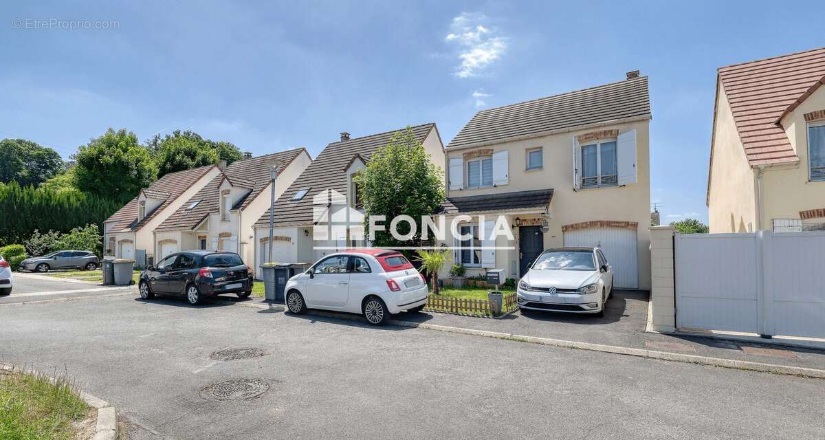 Maison à DAMMARIE-LES-LYS