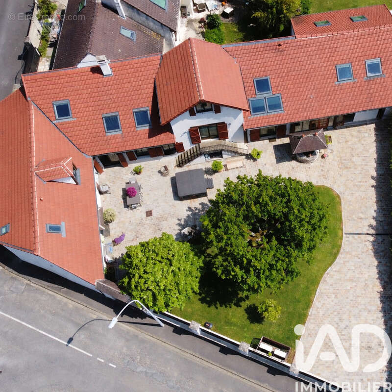 Photo 1 - Commerce à EVRY-GREGY-SUR-YERRE