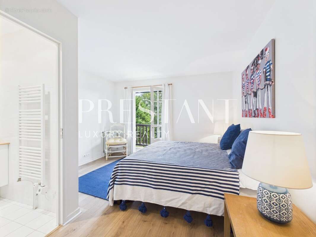 A vendre, Maison de charme 5 chambres vue dominante - photo 13