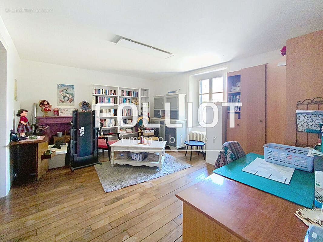 A VENDRE - Maison spacieuse de 9 pièces à Fougères - photo 8